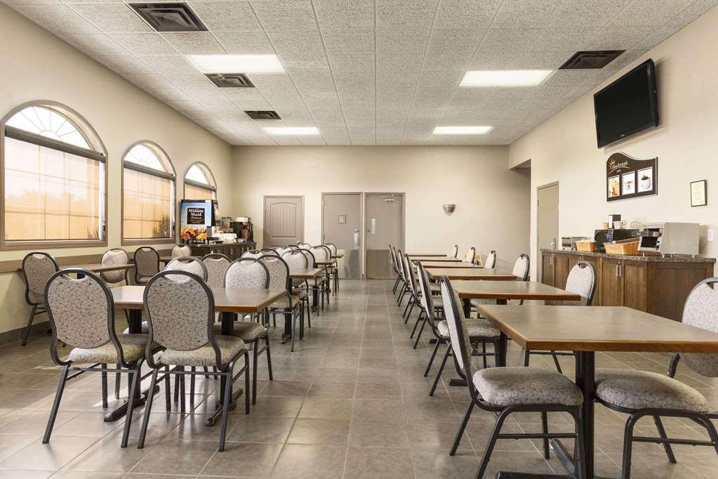Coast Swift Current Hotel Exterior foto